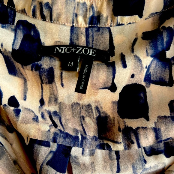 Medium size women shirt almost new - Picture 1 of 3